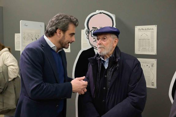 Imagen de la noticia:Diego Calvo asiste a la inauguración de la exposición `40 años de autonomía de Galicia en las caricaturas de Siro´