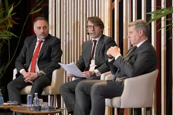 Imagen de la noticia:La Xunta reivindica la estabilidad financiera y fiscal de Galicia para dar seguridad a empresas y ciudadanos