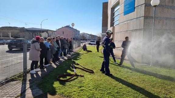 Imagen de la noticia:Más de 500 profesionales de los hospitales del Servicio Gallego de Salud se están formando para saber cómo actuar en caso de...