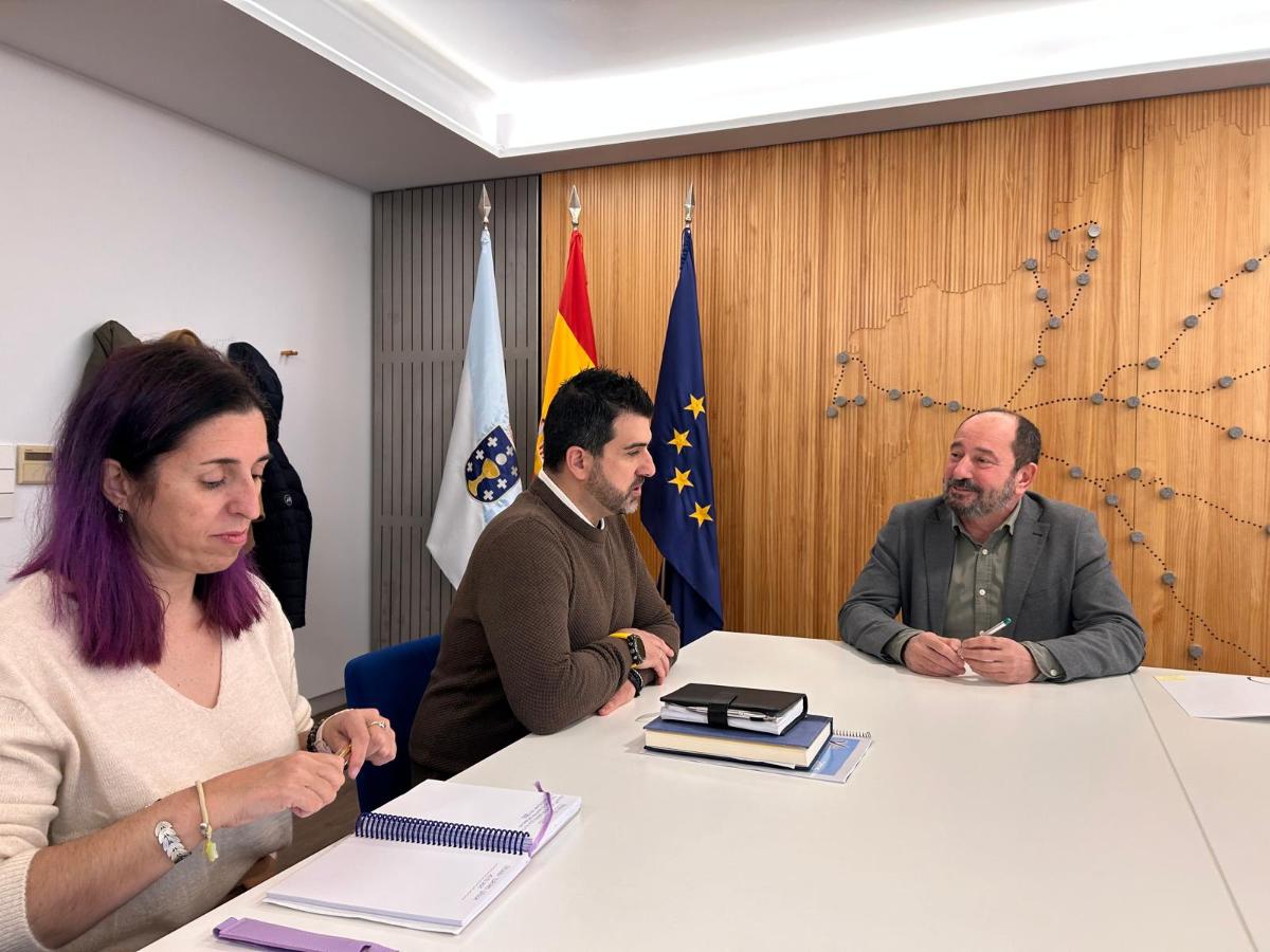 Xosé Merelles se reúne con el presidente de la Ruta do Viño y de la D.O. de Valdeorras para analizar la apuesta de la Xunta por el enoturismo en la comarca
