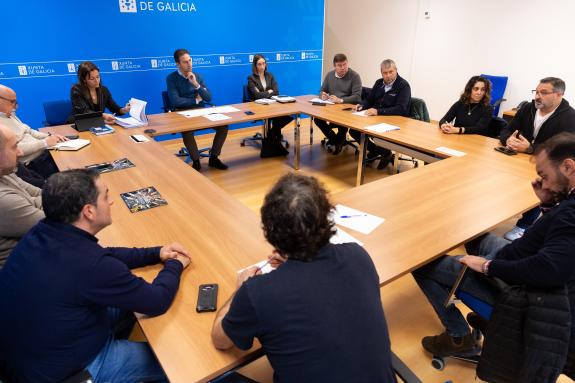 Imagen de la noticia:Villares traslada ao sector o compromiso da Xunta na implantación de medidas e mobilización de recursos co obxectivo de impu...