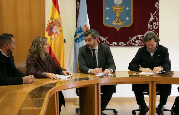 Imagen de la noticia:Diego Calvo mantiene un encuentro de trabajo con la alcaldesa de Narón