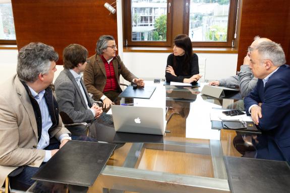 Imagen de la noticia:La conselleira María M. Allegue mantiene un encuentro de trabajo con la Asociación de Laboratorios Acreditados de Galicia