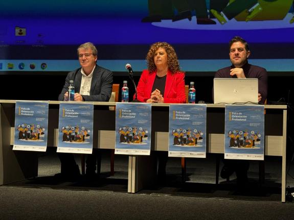 Imaxe da nova:A Xunta achega ao alumnado a oferta de FP a través de primeira Feira de Orientación Profesional de Verín