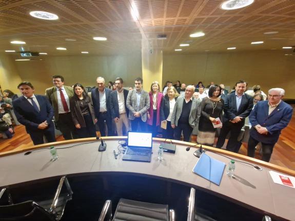 Imagen de la noticia:La Xunta presenta en Pontevedra las ayudas impulsadas por el Gobierno gallego para el tejido autónomo y el sector comercial