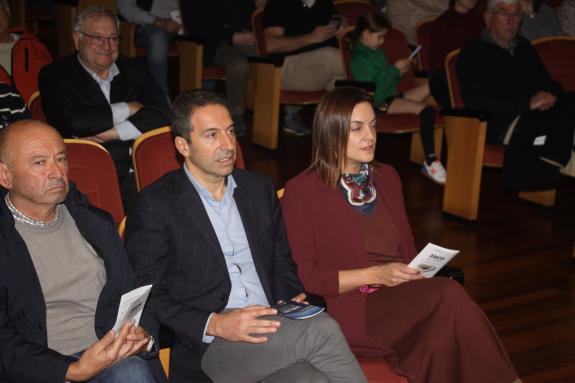 Imagen de la noticia:Villares considera decisivos o compromiso e o traballo da OPP7 de Burela para a competitividade e sostibilidade da súa frota