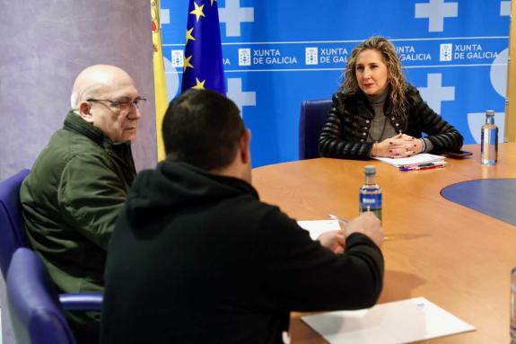 Imaxe da nova:A delegada territorial da Xunta en Ferrol traslada á escudaría Siroco Narón o respaldo do Goberno galego ao rally Cidade de Narón