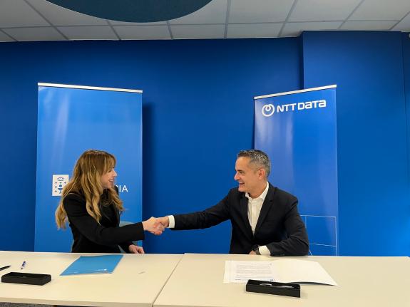 Imagen de la noticia:La Xunta firma un convenio de colaboración con NTT fecha para potenciar la formación de profesionales del sector TIC en el C...