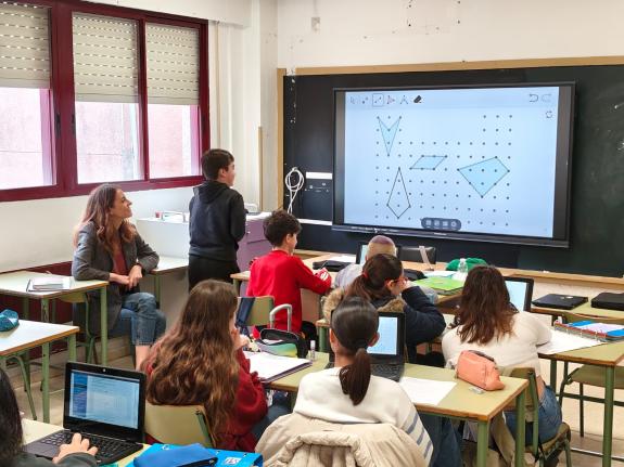 Imagen de la noticia:La Xunta presenta nuevos contenidos educativos digitales de cREAgal para reforzar el aprendizaje híbrido