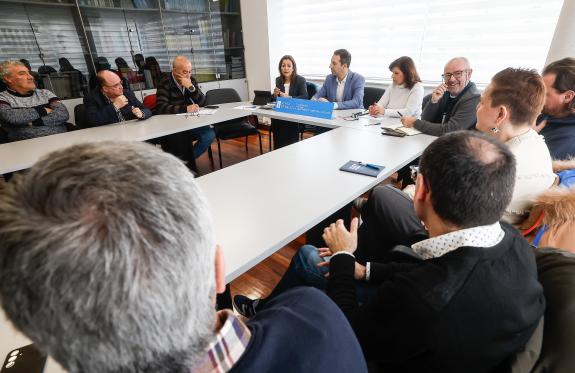 Imagen de la noticia:Villares aborda las necesidades del sector pesquero de A Mariña y traslada la colaboración del Gobierno gallego en el diseño...