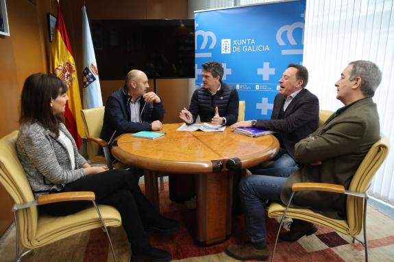 Imaxe da nova:Arias reúnese con concelleiros de Sarria e Becerreá para abordar temas de interese para os seus municipios