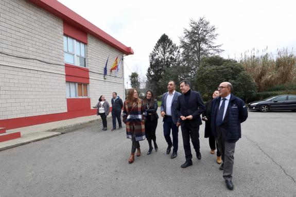 Imaxe da nova:Román Rodríguez destaca a reforma do patio cuberto do CEIP Isidora Riestra en Poio cun investimento de preto de 50.000€