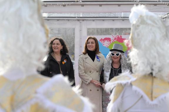 Imaxe da nova:Ángeles Vázquez anima á cidadanía a elaborar os seus propios disfraces para reducir a xeración de residuos e desfrutar dun entroido...