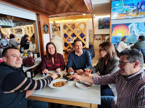 Imaxe da nova:Villares pon en valor o apoio da Xunta ao sector mexilloeiro galego que produce anualmente 270 mil toneladas deste molusco