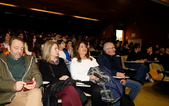 Imaxe da nova:Ana Ortiz participa nos actos do Día de Rosalía de Castro no IES Carlos Casares de Vigo