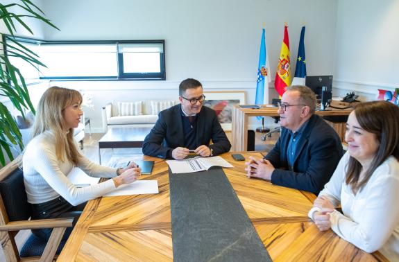 Imagen de la noticia:La Xunta y el Ayuntamiento de Bóveda refuerzan las oportunidades laborales de los vecinos impulsando la formación para el em...