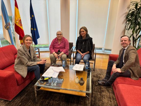 Imaxe da nova:Fabiola García destaca a colaboración entre a Xunta e o concello de Lousame para mellorar os recursos de atención a maiores