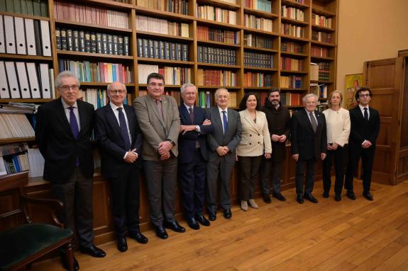 Imaxe da nova:Belén do Campo asiste á conferencia impartida polo presidente da Real Academia Galega de Xurisprudencia e Lexislación