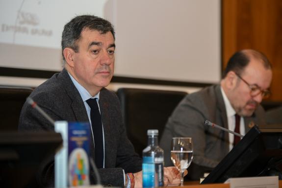 Imaxe da nova:Román Rodríguez avoga pola investigación educativa para adaptar o ensino aos cambios sociais