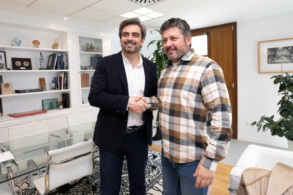 Imaxe da nova:O conselleiro de Presidencia reúnese co novo alcalde de Outes