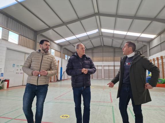 Imaxe da nova:A Xunta subvenciona con máis de 50.000 euros as obras de substitución da cuberta do ximnasio do CPI Plurilingüe Santa Lucía, en Mor...