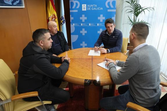 Imaxe da nova:Arias confirma á asociación ‘Os cinco ríos’ que a Xunta  apoiará unha nova edición do Mercado de oficios de O Corgo