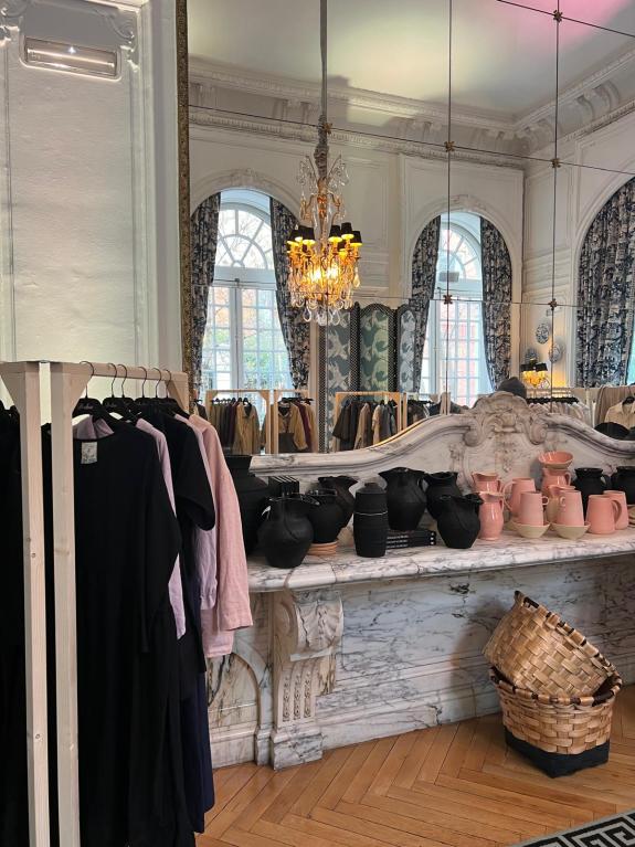 Imagen de la noticia:La Xunta impulsa en Madrid la comercialización de Artesanía de Galicia a través de una tienda efímera de la marca de moda D-...