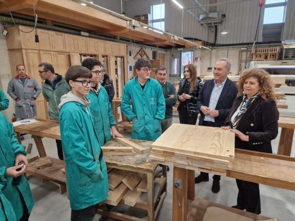Imaxe da nova:A Xunta dota ao CIFP A Xunqueira do equipamento máis punteiros da industria da madeira