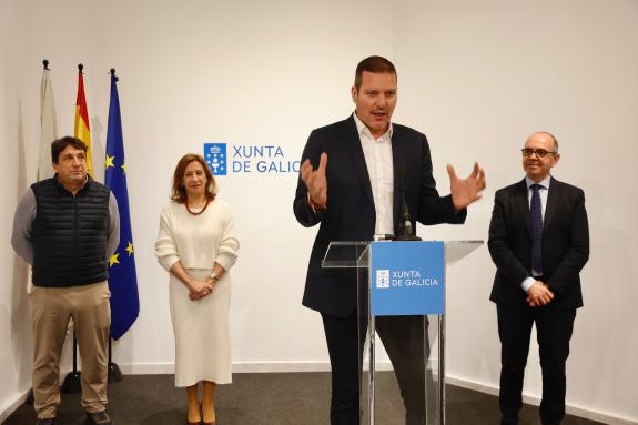 Imagen de la noticia:López Campos exalta la labor de los reporteros gráficos gallegos que muestran sus trabajos en Madrid