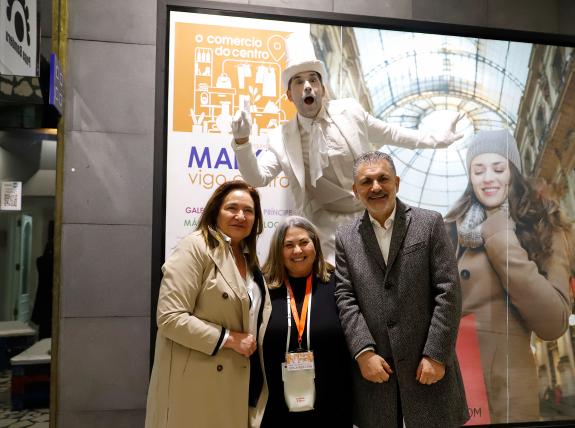 Imagen de la noticia:Ana Ortiz participa en la inauguración del II Market Vigo Centro en apoyo al comercio local