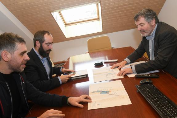 Imagen de la noticia:Portos de Galicia y el Ayuntamiento de Rianxo acuerdan la propuesta para la reversión al estado de terrenos declarados innec...