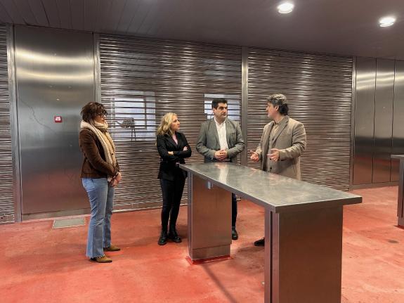 Imagen de la noticia:La Xunta reafirma en Ortigueira su compromiso con el impulso y revitalización de las plazas de abastos
