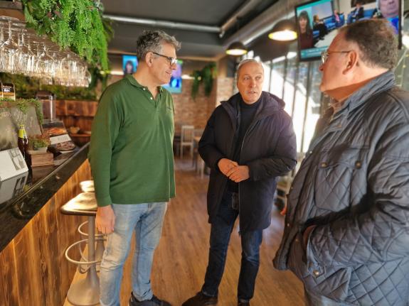 Imaxe da nova:A cafetería Ashe de Pontevedra reforma o seu falso teito grazas a unha axuda de 25.300 euros da Xunta para establecementos turístic...