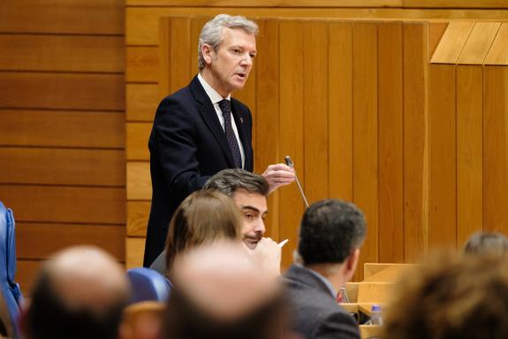 Imagen de la noticia:Rueda responde en el Pleno las preguntas de los grupos parlamentarios