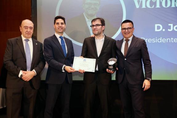 Imagen de la noticia:La Xunta exalta en Madrid el talento y la innovación empresarial gallega en la entrega del XVIII Premio Victoriano Reinoso