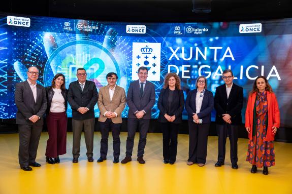 Imaxe da nova:Román Rodríguez coñece en Madrid as posibilidades do centro de formación en tecnoloxía da Fundación ONCE