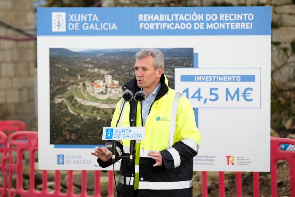 Imaxe da nova:Rueda destaca os avances nas obras do Castelo de Monterrei e reivindica o seu papel como polo de atracción turístico e cultural