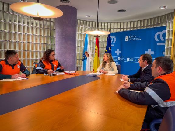 Imaxe da nova:Martina Aneiros destaca o labor das agrupacións de voluntarios de protección civil durante un encontro coa nova directiva da asocia...