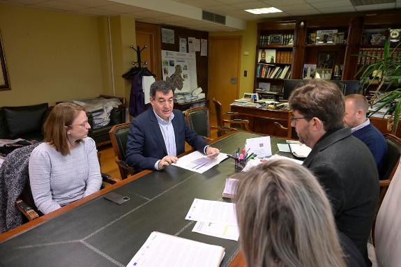 Imaxe da nova:Román Rodríguez anuncia a inminente licitación de obras no instituto Manuel Murguía e no colexio Ponte dos Brozos, en Arteixo, por ...