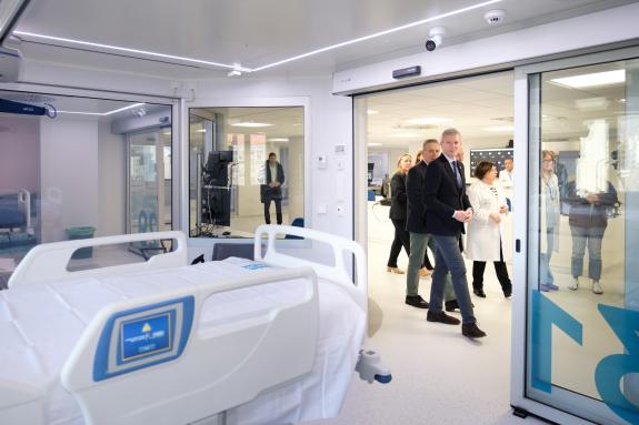 Imaxe da nova:Rueda inaugura a nova UCI no Hospital de Ourense que mellora a eficiencia na atención ao paciente tras un investimento da Xunta de ...