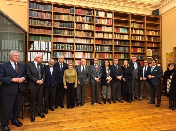 Imaxe da nova:Belén do Campo asiste á conferencia impartida por Miguel  Ángel Cadenas na Real Academia Galega de Xurisprudencia e Lexislación