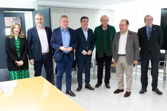 Imagen de la noticia:La Xunta y la USC apuestan por ampliar la oferta de docencia clínica para garantizar la máxima calidad de la formación a los...