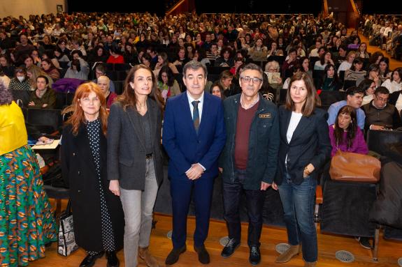 Imagen de la noticia:La regulación de la hora de leer, que se implantará en todos los centros educativos el próximo curso, contribuirá a la mejor...