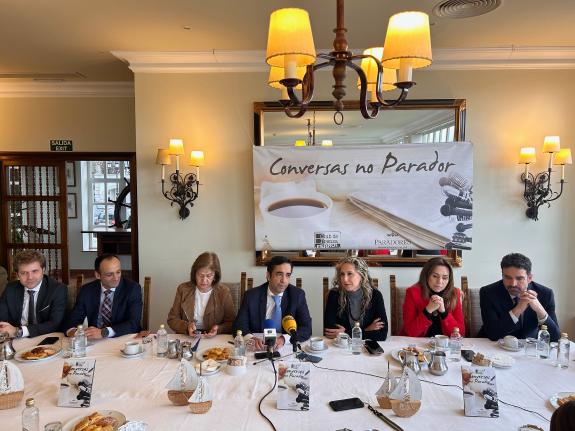 Imaxe da nova:Martina Aneiros asiste ao almorzo informativo 'Conversas no parador' organizado polo Club de Prensa de Ferrol