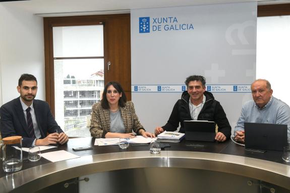 Imagen de la noticia:Lorenzana se reúne con la asociación de empresarios de Ribeira para abordar la VI Feria del Automóvil Híbrido y Eléctrico