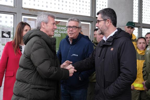 Imaxe da nova:Rueda fai entrega de 12 novas motobombas para a loita contra incendios e agradece o traballo de todos os profesionais
