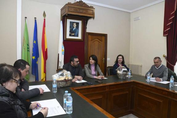 Imagen de la noticia:Allegue califica de ejemplar el trabajo de A Veiga en materia de vivienda, modelo de cooperación entre la Xunta y la adminis...