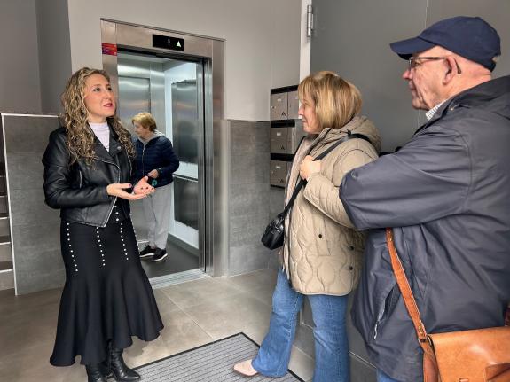 Imaxe da nova:Martina Aneiros recorda que ata o 28 de abril poden solicitarse as axudas para mellorar a accesibilidade de vivendas e edificios re...