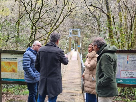 Imagen de la noticia:La Xunta reabre al público el puente colgante de Cal Grande tras invertir 115.000 euros en su rehabilitación