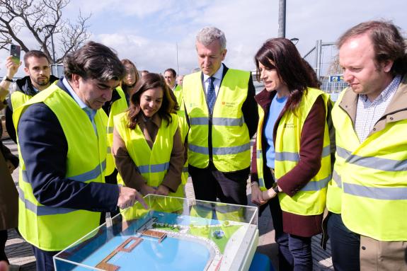 Imaxe da nova:Rueda asiste ao inicio das obras da plataforma flotante no Parrote da Coruña e defende fortalecer a relación da cidade co entorno m...